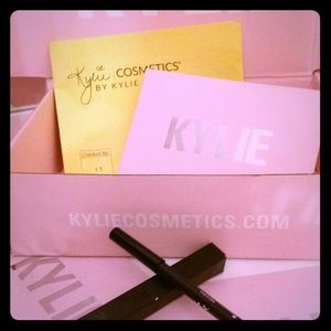 💄AUTHENTIC Kylie Lip Liner💄